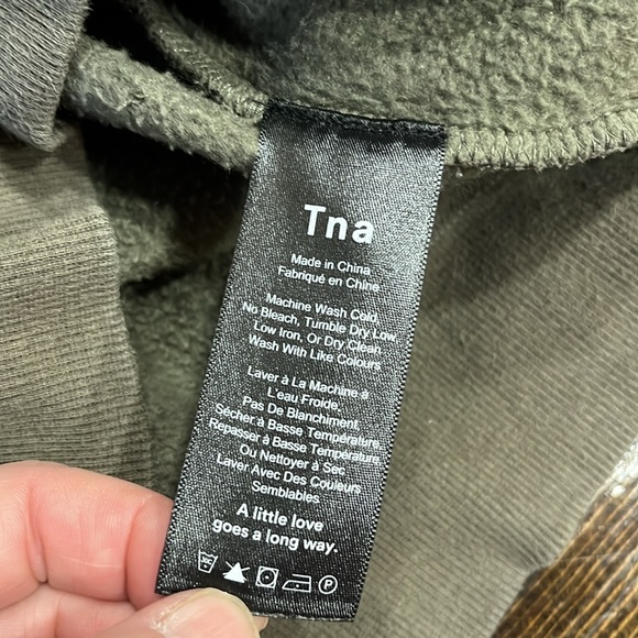 ❤️SOLD❤️TNA Green Camo Hoodie - Picture 5 of 8